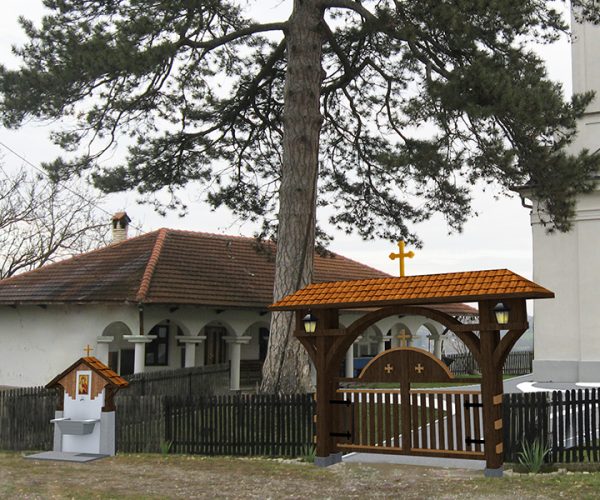 C-5-Crkvena-kapija-Petnica